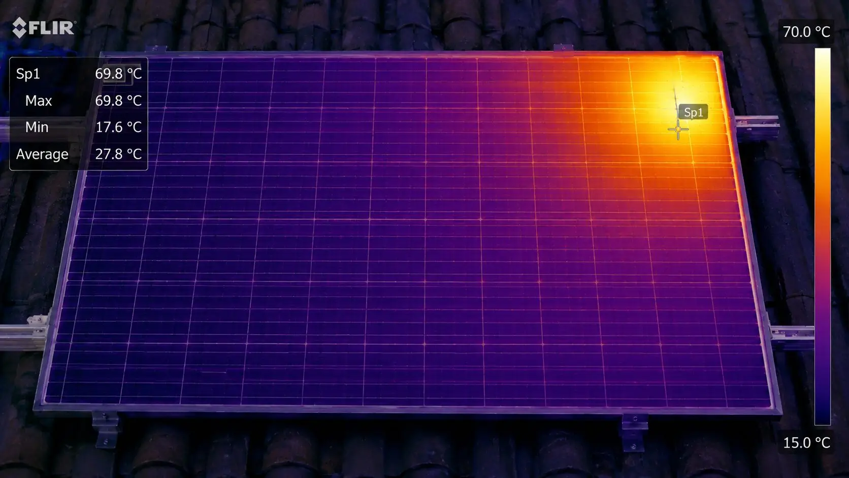 Imagen termográfica de un punto caliente en un panel fotovoltaico — mantenimiento Gamo Solar